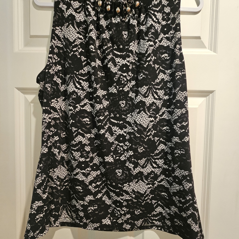 Black and White Lace Sleeveless Top